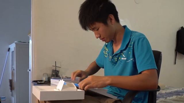 Unboxing the Microsoft Surface Pro 2017 смотреть онлайн