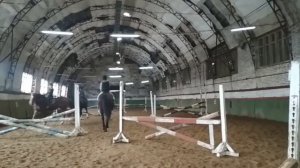 КОННЫЙ ВЛОГ С КОНЮШНИ l потеряла шлем :с