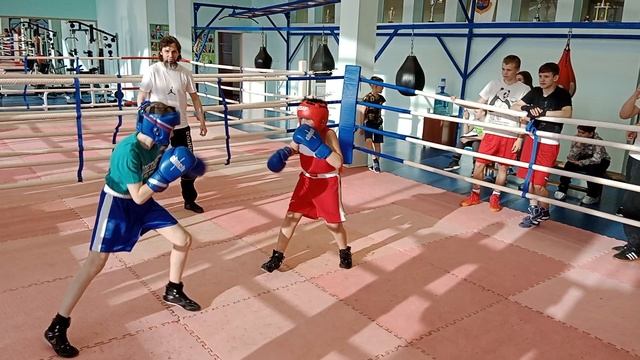 Спарринг дома 2 раунд смотреть онлайн