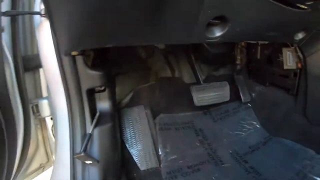 FUSE BOX LOCATION ON A 2002 - 2006 ACURA SRX смотреть онлайн