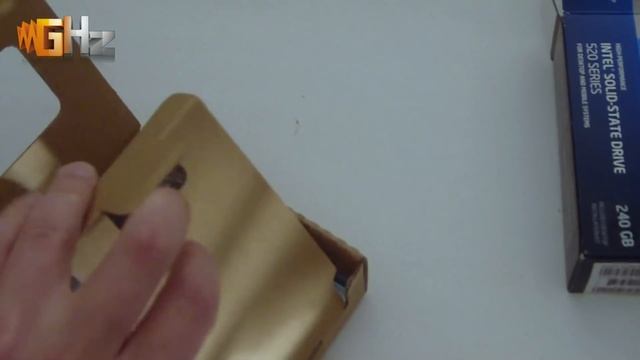 Intel SSD 520 240GB Unboxing & Preview смотреть онлайн