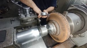 Проточка тормозных дисков Sharpening of brake discs #ТокарныйстанокФТ11Ф1