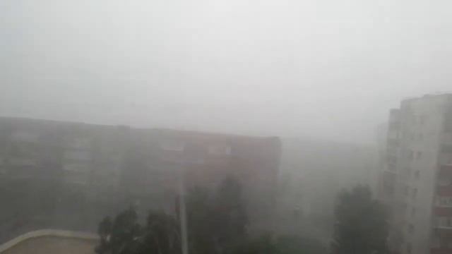 ОГРОМНЫЙ ливень у нас в Южноуральске! смотреть онлайн