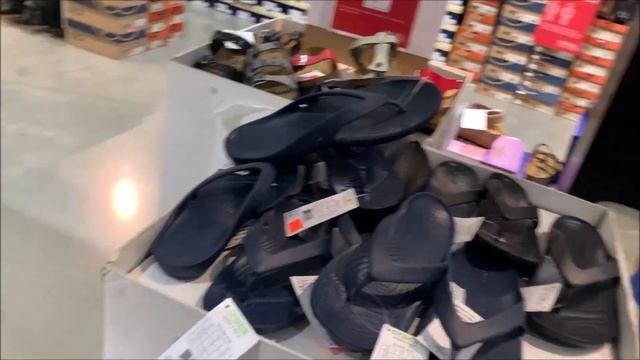 Window Shopping at Uni Hill (COVID Times) || Melbourne, Australia смотреть онлайн