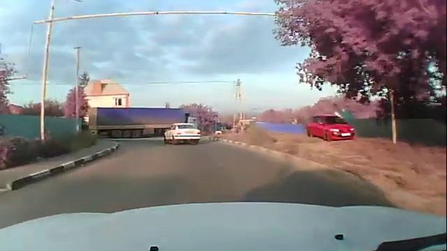 Школьница на дороге.AVI смотреть онлайн