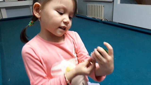 Азёка показывает свою коллекцию куклы LoL. Azeka shows his doll collection LoL смотреть онлайн