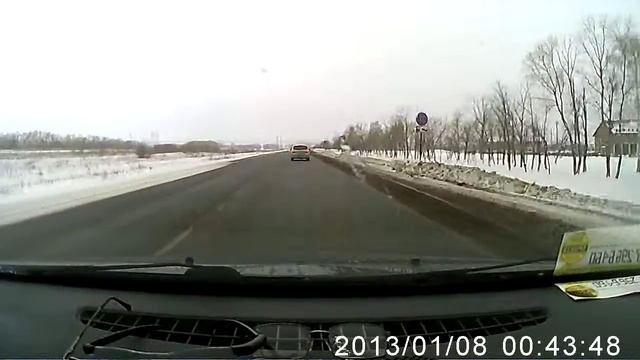 ПУТАНИЦА В ЗНАКАХ-ДУМАЮ ЧТО ПОСЛЕДНИЙ ПЕРЕД ПЕРЕКРЕСТКОМ ПРАВИЛЬНЫЙ. смотреть онлайн