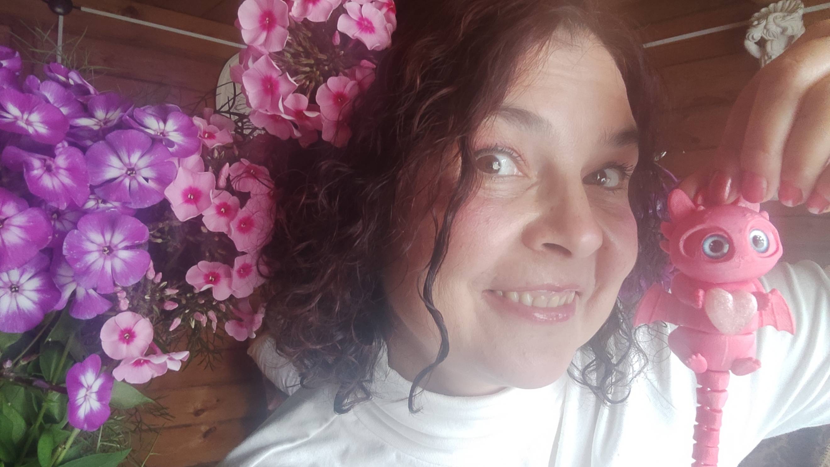 АСМР Мои милые дракончики дарят сердечки смотреть онлайн