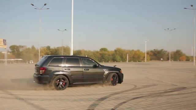 Jeep SRT8 WK1 смотреть онлайн
