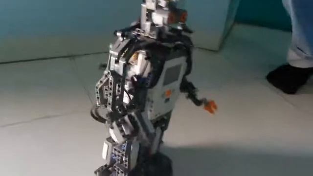 Humanoid Robot Made from Lego Nxt (9797+ 9695) смотреть онлайн