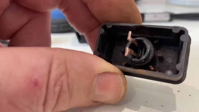 Repairing the lift glass button on a Jeep Grand Cherokee 4.7L смотреть онлайн