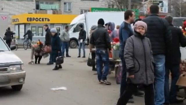 В Новозыбкове торговцы цветами ополовинили улицу смотреть онлайн