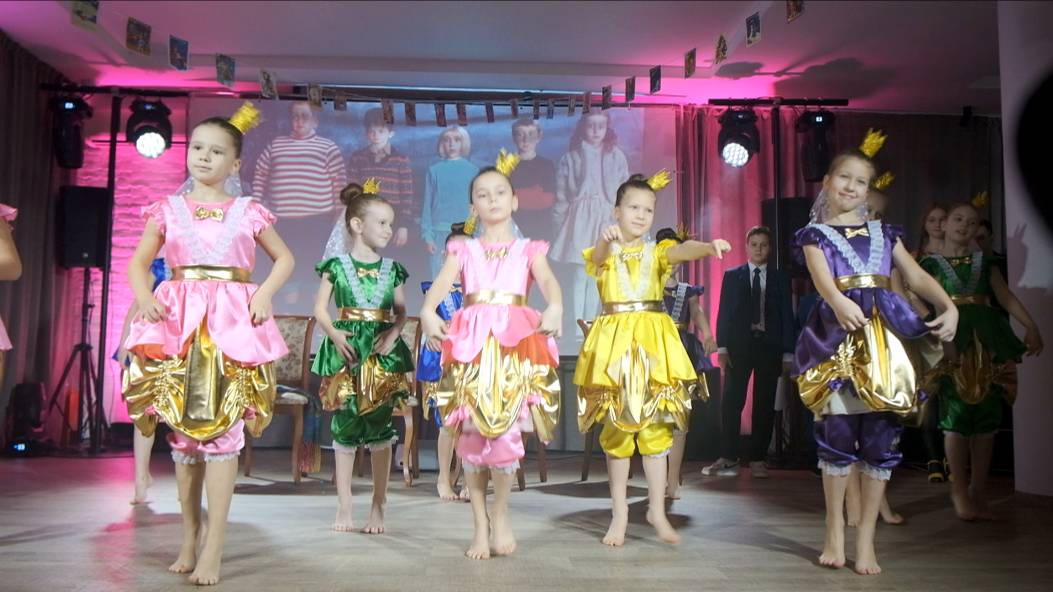 Новогодний корпоратив Школы Иностранных Языков смотреть онлайн