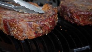 Стейк Рибай на угольном гриле