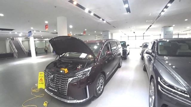 Авто в Китае: цены и новинки. Прогулка по авторынку Шанхая. смотреть онлайн