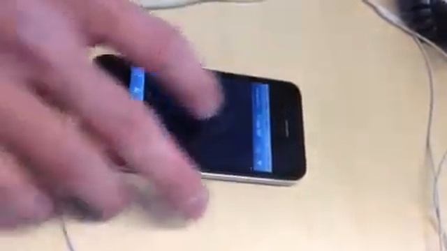 IPhone 4 crashes all the time, T-Mobile does false accusation смотреть онлайн