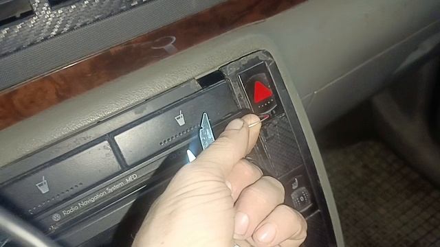 Как снять хитрую магнитолу VAG смотреть онлайн
