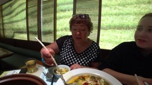 ТЕЩА ПРИЛЕТЕЛА | РАСПАКОВКА ГОСТИНЦЕВ ИЗ РОССИИ #laowai