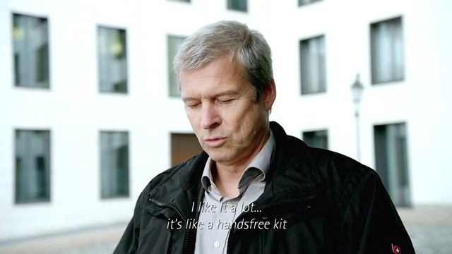 Hands-free phone calls with Phonak Audéo™ B-Direct hearing aids - Street Interviews смотреть онлайн