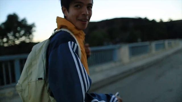 IPHONE X PHONE FLIP OFF CLOUT HOUSE ROOF смотреть онлайн