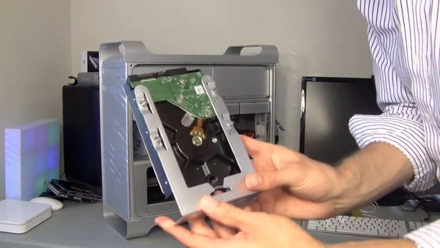 Mac Pro Upgrade: Installing a 2TB Western Digital Hard Drive (Caviar Green) смотреть онлайн