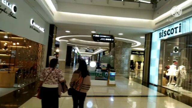 Window Shopping and Coffee Time Later смотреть онлайн