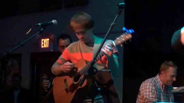 Climbing Up The Walls (Radiohead cover) by The Liner Notes смотреть онлайн