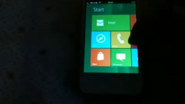 Interfaccia Metro di Windows Phone 8 su Apple iPhone 4S con iOS5 смотреть онлайн