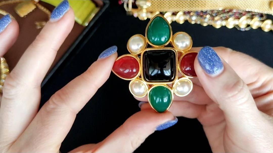 23.1 Распаковка огромного лота с бижутерией JOAN RIVERS. В качестве везения - мальтийский крест смотреть онлайн