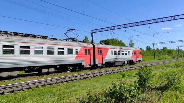 Дизель-электропоезд ДТ1-003, станция Александровская, г.СПб, 06.06.2022г.(4K UHD) смотреть онлайн
