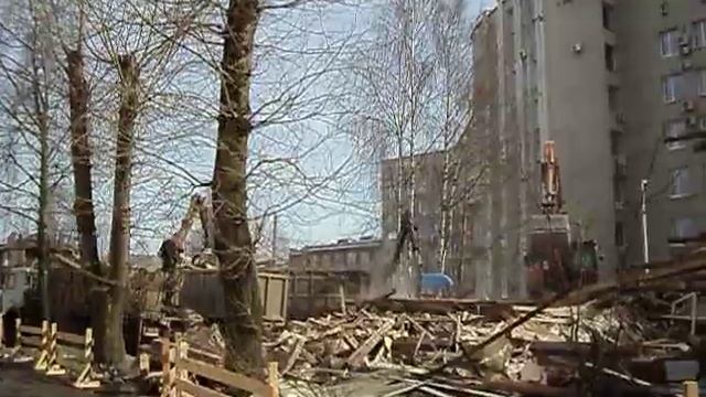 Снос старого дома возле мэрии, Сыктывкар 2018 смотреть онлайн