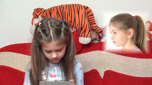 Тоня выбирает новую машинку. Видео для детей. смотреть онлайн