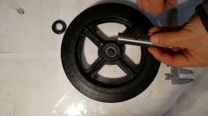 Чугунное обрезиненное колесо 250 мм для тележек