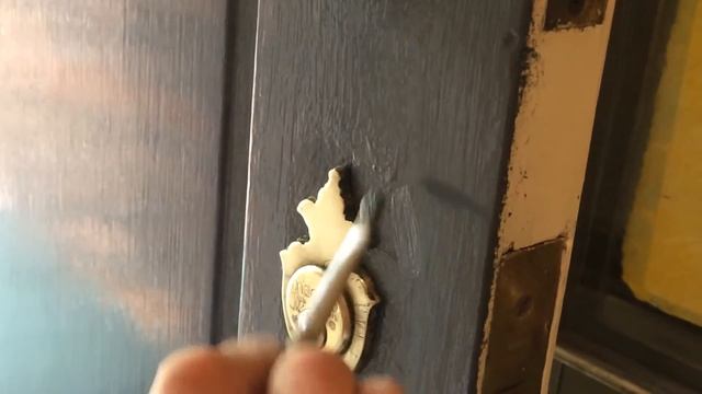 How to Paint Around Tricky Door Handles with High-Gloss Oil Paint смотреть онлайн