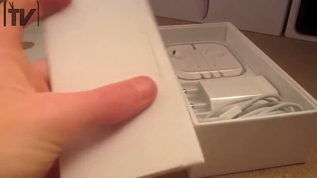 iPhone 5 White 32GB - Unboxing смотреть онлайн