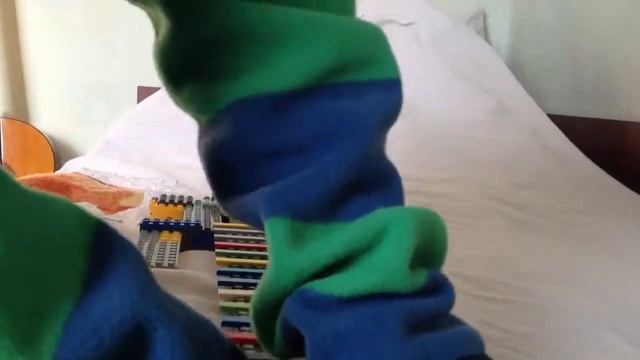 Как сделать гитару из Lego (2) смотреть онлайн