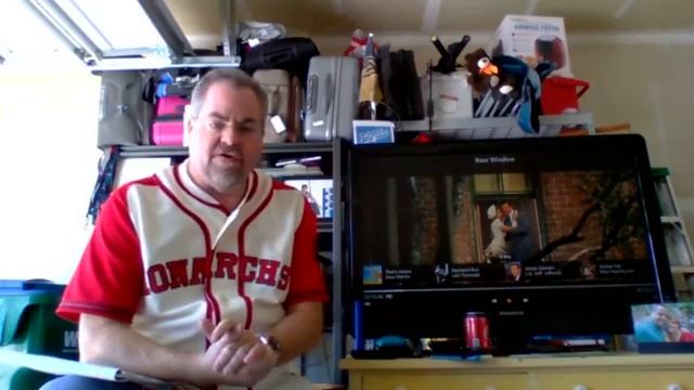 Guy in a Garage Talking about a Movie (Rear Window) смотреть онлайн