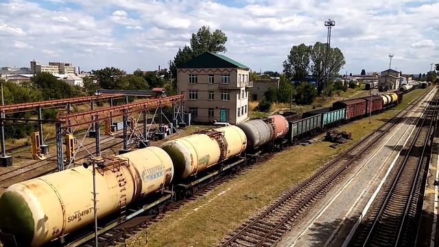 ЧМЭ3-6075 с товарным поездом выходит на перегон Ставрополь-Палагиада смотреть онлайн
