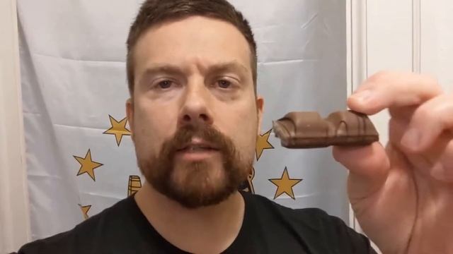 Kinder Bueno Candy Bar Creamy Nut Filling - Tom Talks! смотреть онлайн
