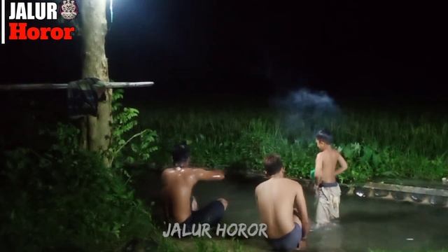 PRANK KUNTILANAK!!KUNTILANAK GAK ADA AKHLAK GANGGUIN ORANG MANDI,BIKIN NGAKAK