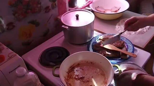 Новый стол и шкаф под пряжу. Ремонт на кухне. Готовим рыбку. смотреть онлайн