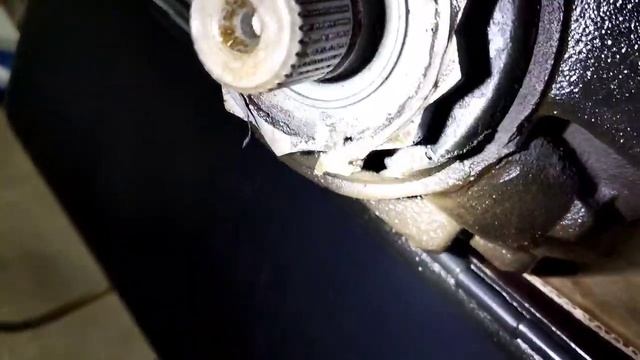 Болгарка и зубило - как не нужно откручивать гайку редуктора. Редуктор ремонту не подлежит... смотреть онлайн