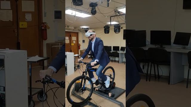 Тестирование VR тренажера в лаборатории университета Дубны #vr #virtualreality #vrconcept #bim смотреть онлайн