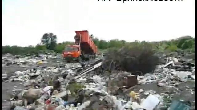 В пойме Болвы предприниматели устроили незаконную свалку. Глава района не видел смотреть онлайн