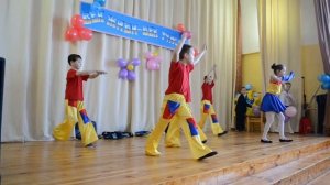 Танец «Мы - маленькие дети»