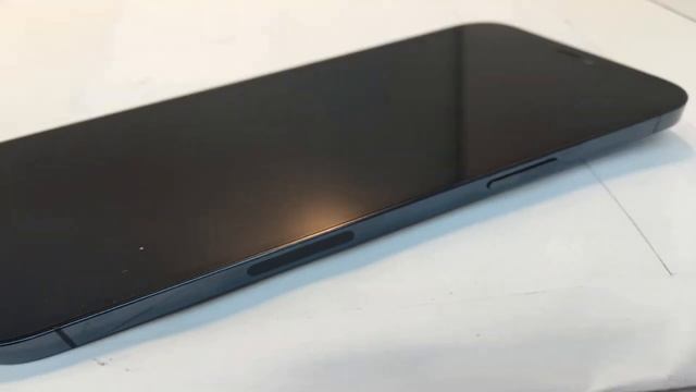 Apple iPhone 12 Pro Max Close-up Look at Un-Boxing at product Amateur NoN Professional Regular Guy смотреть онлайн