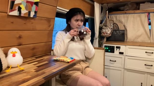 ［雨車中泊］動く家で旅する独身女が雨の日が好きになった理由/rain car camping смотреть онлайн