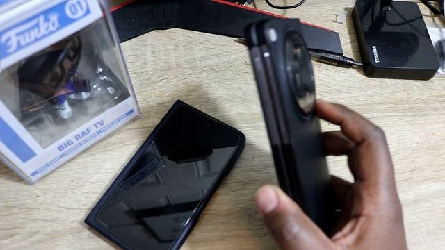 Pixel Fold or OnePlus Open - Where's My Sim?🤔 смотреть онлайн