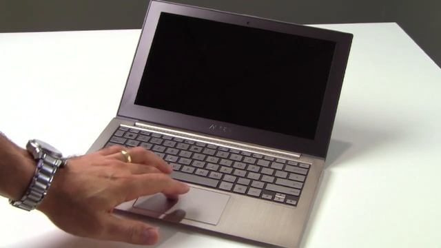 ASUS ZENBOOK UX21E Ultrabook Hands-On Review - HotHardware смотреть онлайн