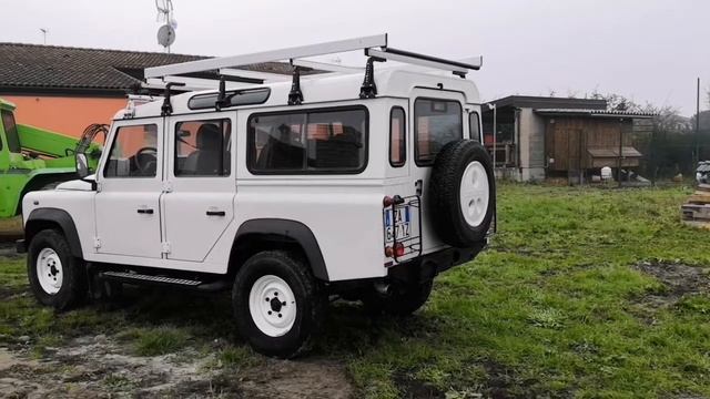 Land Rover Defender 110 2.4 TD4 Station Wagon E - 2007 - 113500 km - 25000 € смотреть онлайн